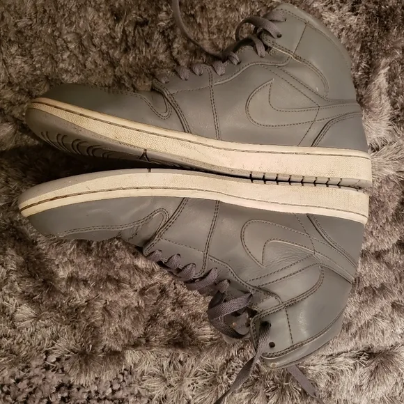 Nike Air Jordan 1 Mid Cool Gray Mens Basketball Sn