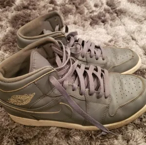 Nike Air Jordan 1 Mid Cool Gray Mens Basketball Sn