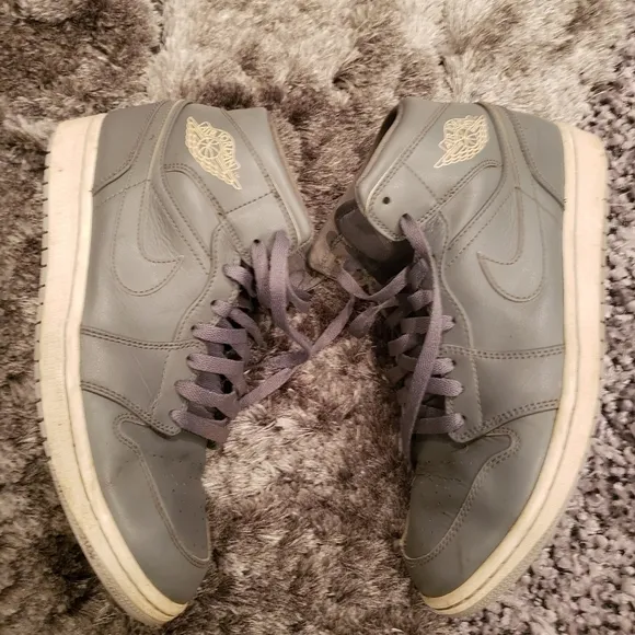 Nike Air Jordan 1 Mid Cool Gray Mens Basketball Sn