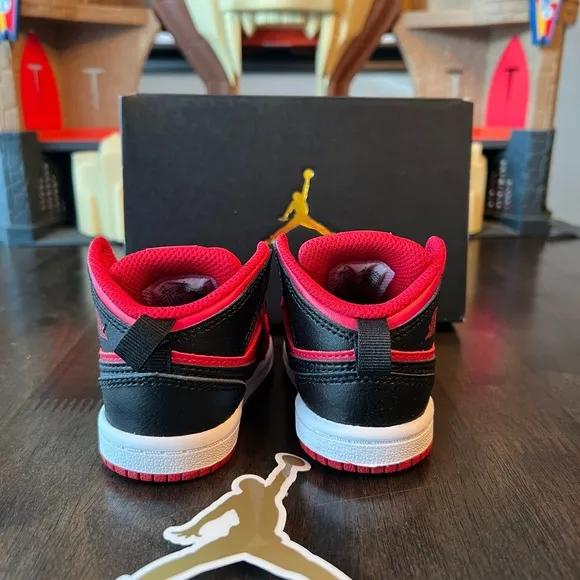 Nike Air Jordan 1 Mid Toddler Shoes