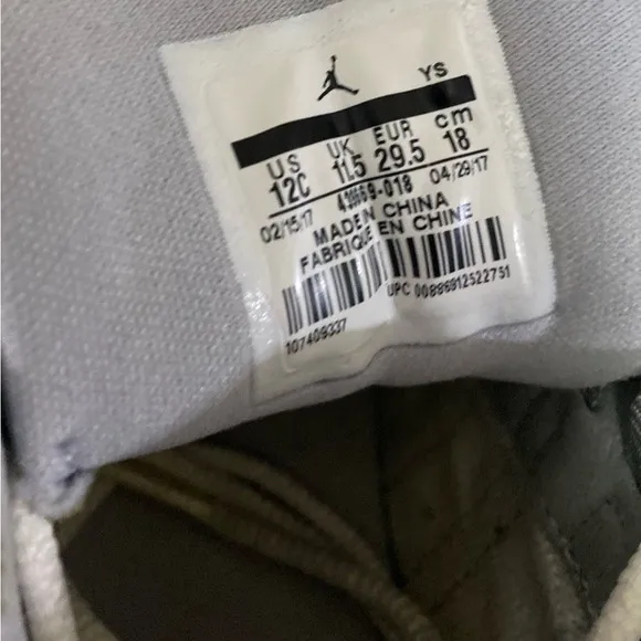 Nike Air Jordan Basketball Shoes in Grey