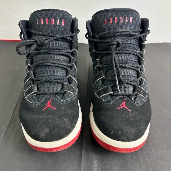 Nike Air Jordan Max Aura Boys' Sneakers, Black/Red, Sz 2Y