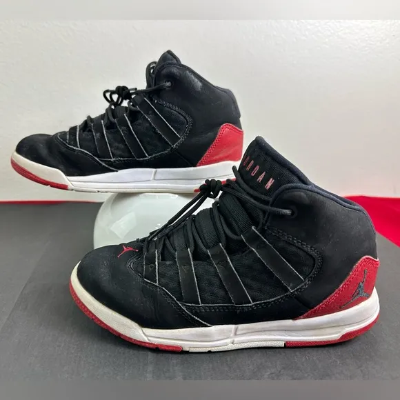Nike Air Jordan Max Aura Boys' Sneakers, Black/Red, Sz 2Y