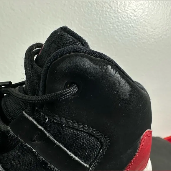 Nike Air Jordan Max Aura Boys' Sneakers, Black/Red, Sz 2Y