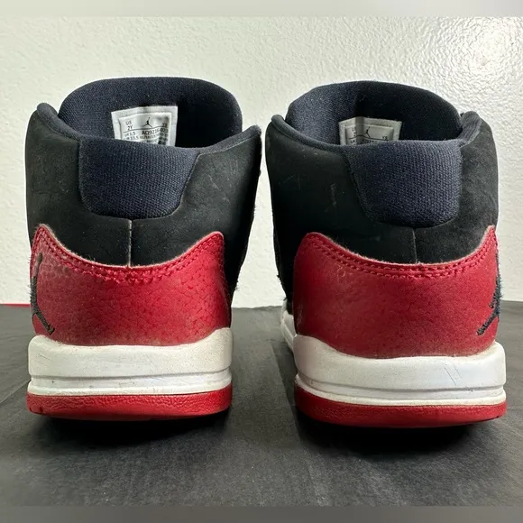 Nike Air Jordan Max Aura Boys' Sneakers, Black/Red, Sz 2Y