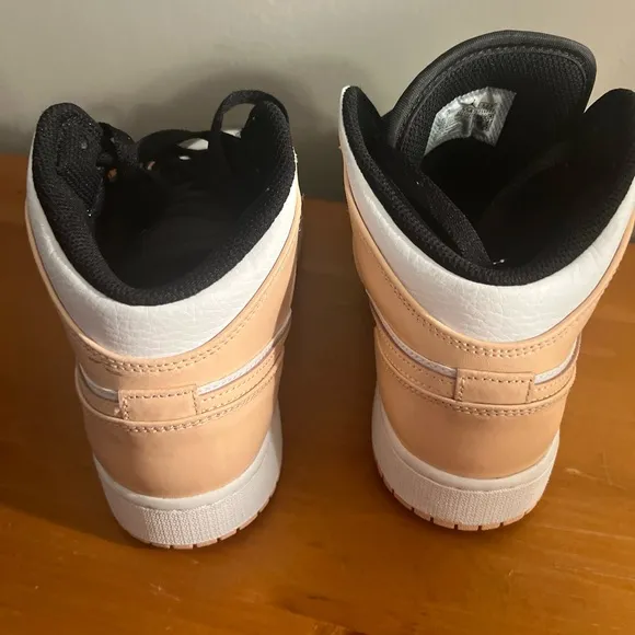 Nike Air Jordan Women's Black and Pink Sneakers