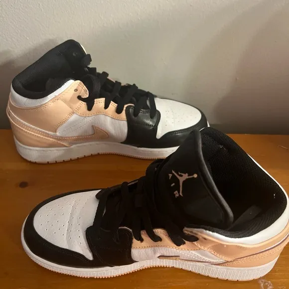 Nike Air Jordan Women's Black and Pink Sneakers