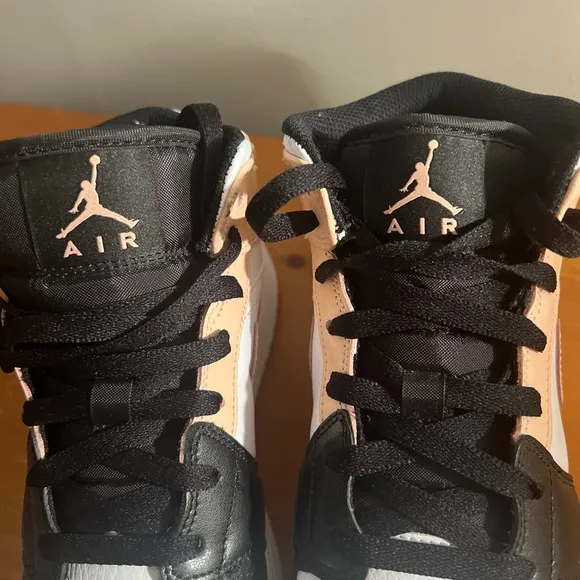 Nike Air Jordan Women's Black and Pink Sneakers