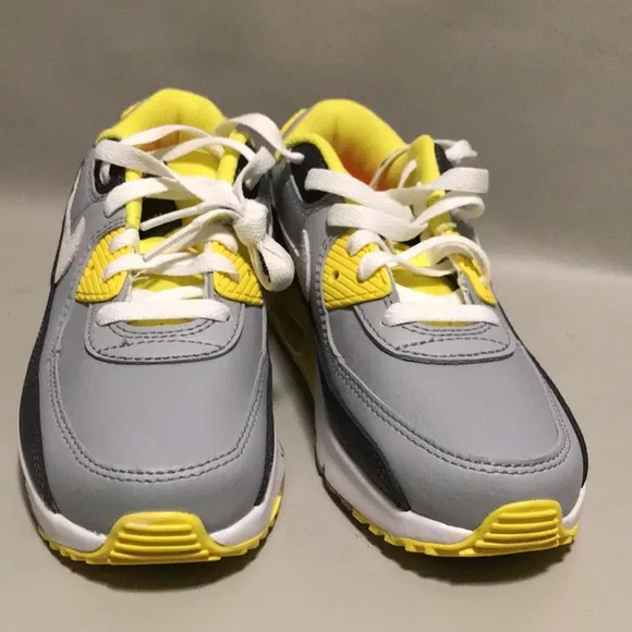 NIKE Air Max 90 Leather GS 'Go The Extra Smile' Sneakers Shoes Sz 2Y Preowned