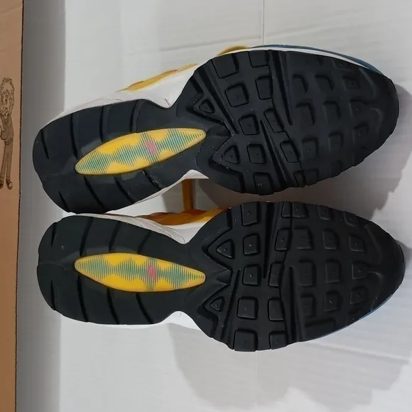 Nike Air Max 95 (GS) Colorful Sneakers Great for back to School Size 6.5
