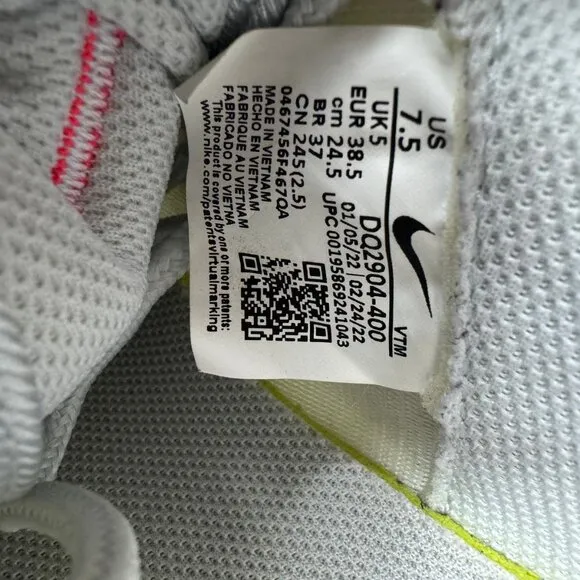 Nike Air Max INTRLK Women’s Shoes Aura/White/Barely Green/Ashen Slate Size 7.5