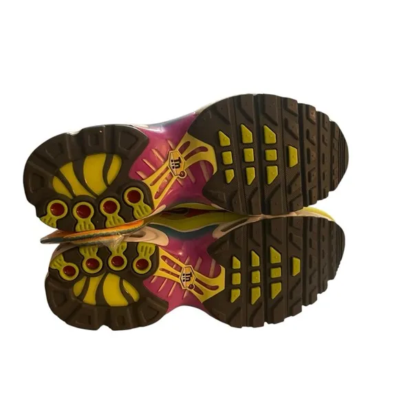 Nike Air Max Plus Shoes Volt Aqua Pink Blast CW5840-700 Boy's 6.5Y  / Women's 8