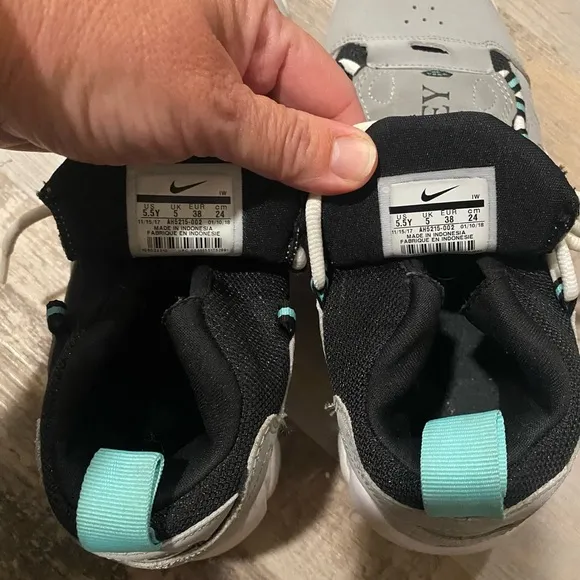 Nike Air Money youth 5.5