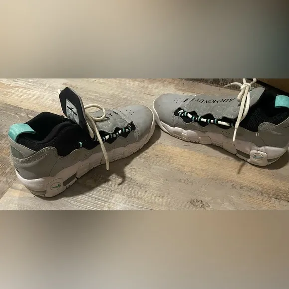 Nike Air Money youth 5.5