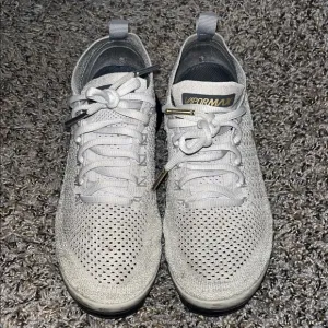 Nike Air VaporMax 2Vast Grey Metallic Gold Woman’s