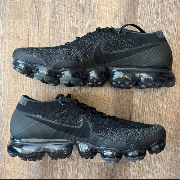 Nike Air VaporMax Flyknit Triple Black