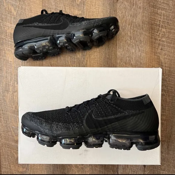 Nike Air VaporMax Flyknit Triple Black