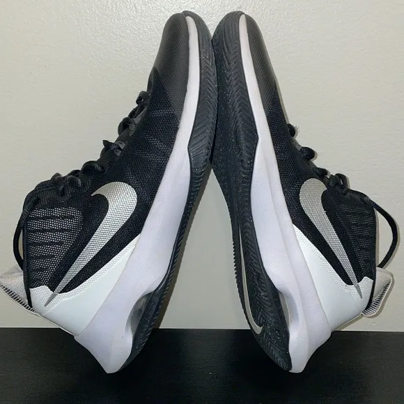 Nike Air Versitile shoes athletic sneakers black white sz 9