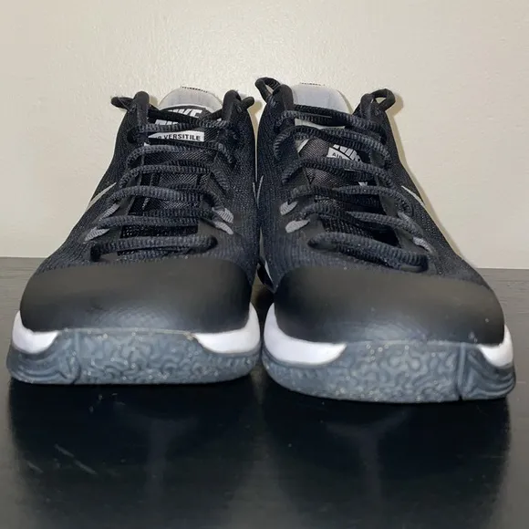 Nike Air Versitile shoes athletic sneakers black white sz 9