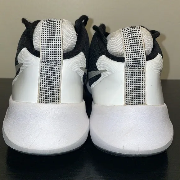 Nike Air Versitile shoes athletic sneakers black white sz 9