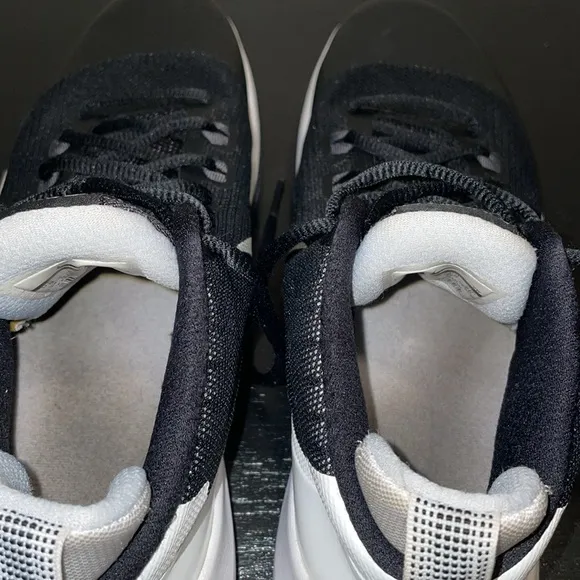 Nike Air Versitile shoes athletic sneakers black white sz 9