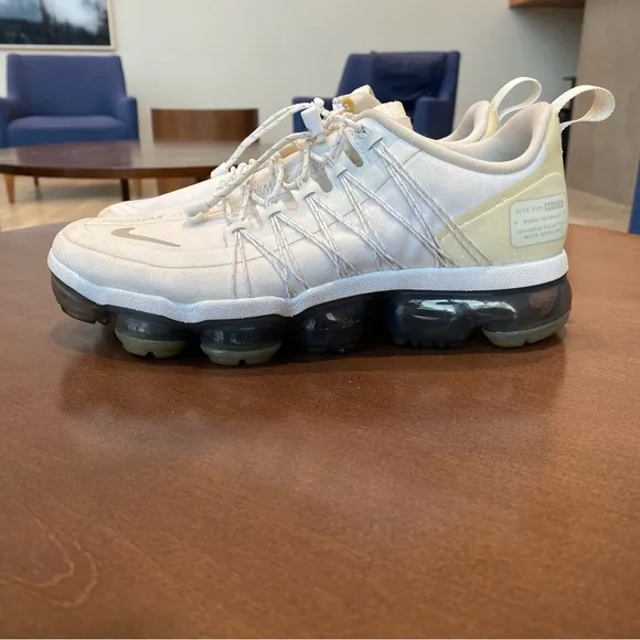 Nike Air Women’s VaporMax Run Shoes, Size 7