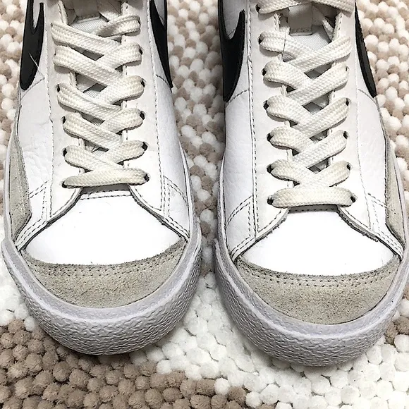 Nike Blazer Mid 77 Shoes
