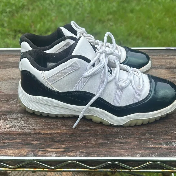 Nike Boys Air Jordan 11 , boy size 3y, 505835-145 White &amp; White,Basketball