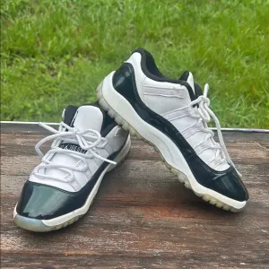 Nike Boys Air Jordan 11 , boy size 3y, 505835-145 White &amp; White,Basketball