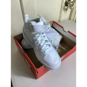 Nike Boys Court Borough Mid 2 Shoes Youth Size 4Y White Sneakers New with Box