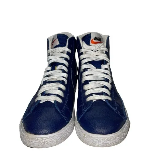 Nike Boys Leather Shoes Size 5.5