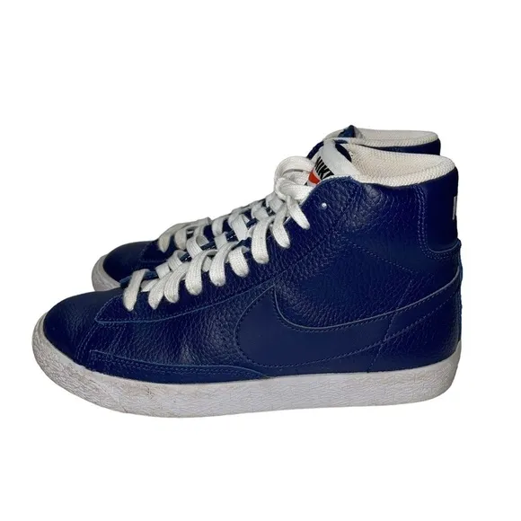 Nike Boys Leather Shoes Size 5.5