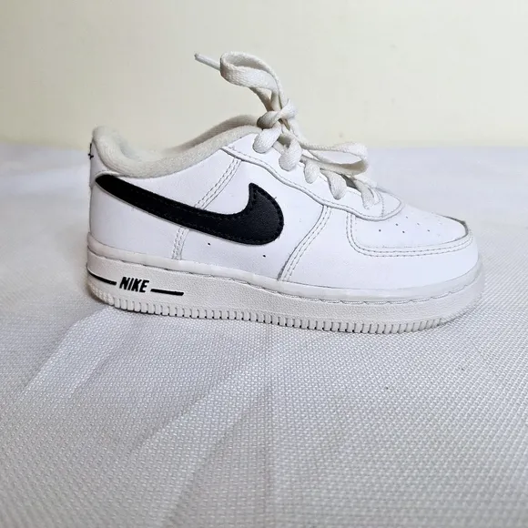Nike brand&quot;Airforce Ones in Black and White&quot; #CV4597-100.trainers size 9 child.