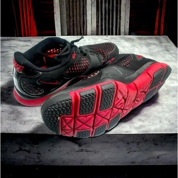 NIKE FLYWIRE l Men’s Shoes l Black &amp; Red l Size 11 l EUC