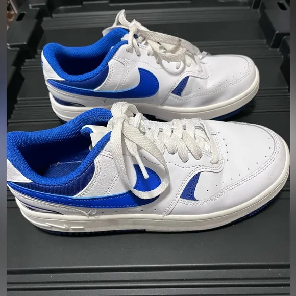 NIKE GAMMA FORCE Women’s Sneakers Shoes Royal/White. Size 6.5 Worn Only Twice