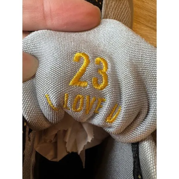 Nike Kyrie 2 &quot;Elizabeth&quot; Basketball Sneakers - Size 5 Y