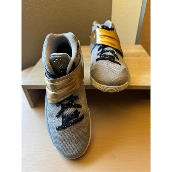 Nike Kyrie 2 &quot;Elizabeth&quot; Basketball Sneakers - Size 5 Y