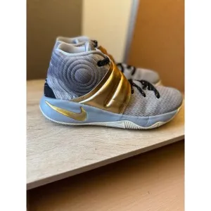 Nike Kyrie 2 &quot;Elizabeth&quot; Basketball Sneakers - Size 5 Y