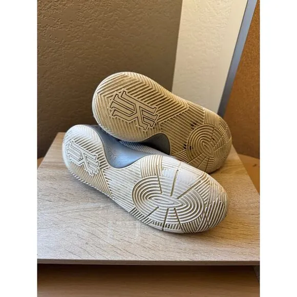 Nike Kyrie 2 &quot;Elizabeth&quot; Basketball Sneakers - Size 5 Y