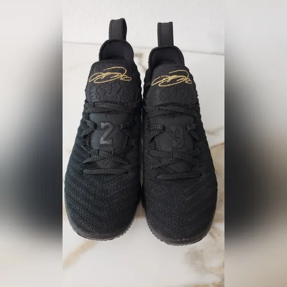 Nike LeBron 16 GS I'm King black metallic gold size 5.5 youth basketball tennis