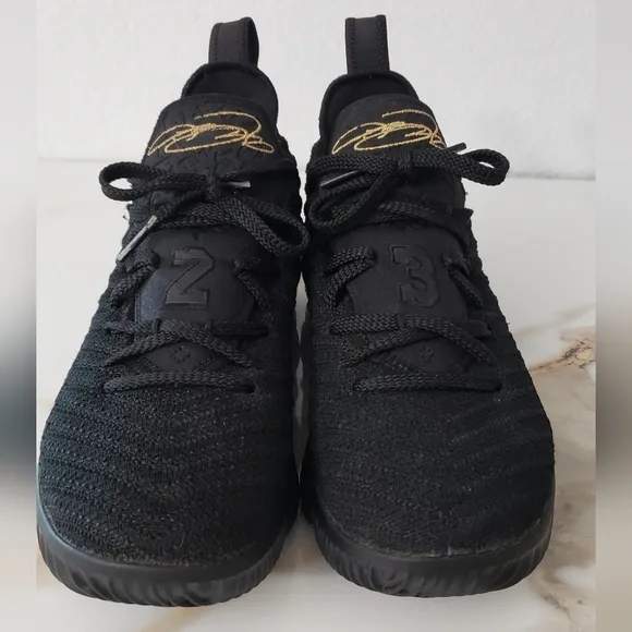 Nike LeBron 16 GS I'm King black metallic gold size 5.5 youth basketball tennis