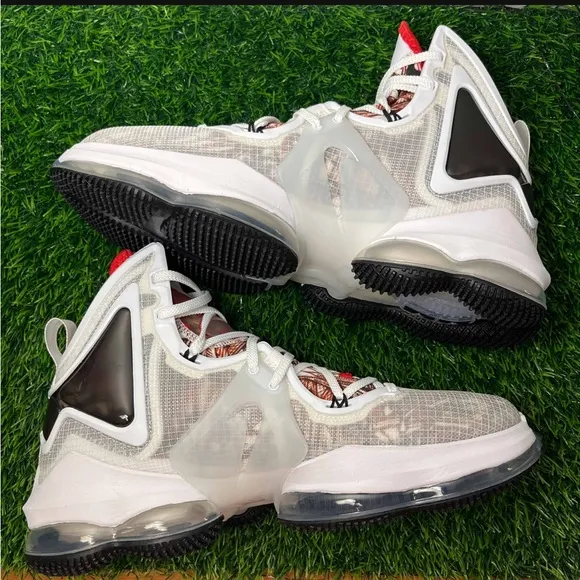 Nike LeBron 19 XIX Sketch White Red