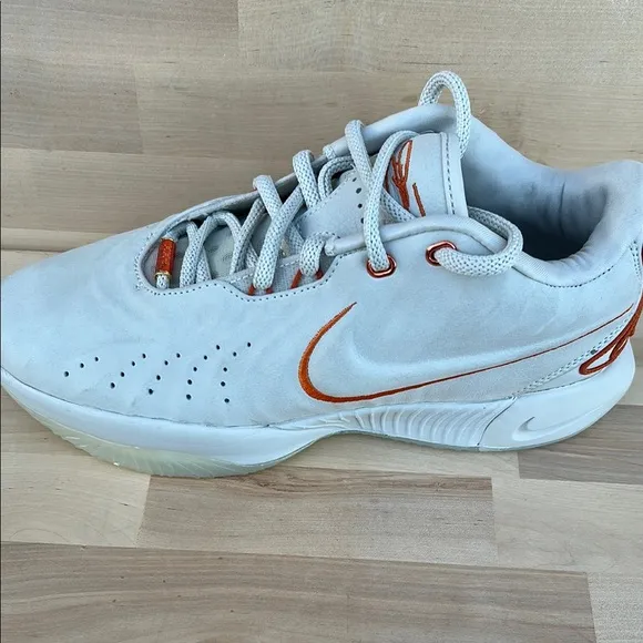 Nike Lebrons Men's sneakers size 7.5