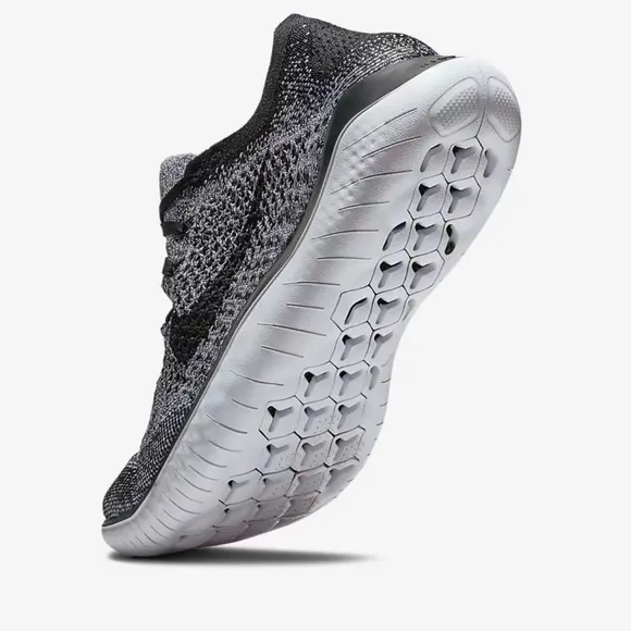 Nike Men's Black and Gray Running Shoes