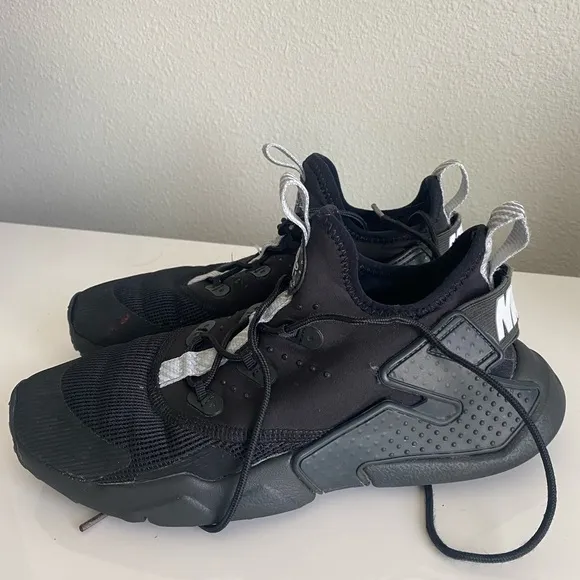 Nike Men's Black Athletic Shoes Huarache 5Y