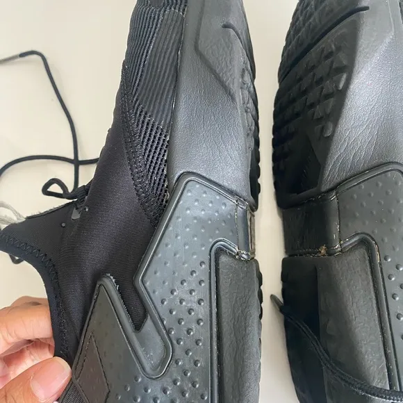 Nike Men's Black Athletic Shoes Huarache 5Y