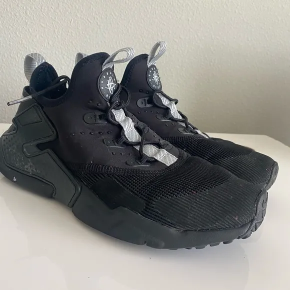 Nike Men's Black Athletic Shoes Huarache 5Y