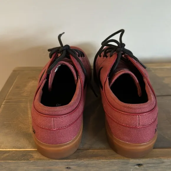 Nike Men's Red ZOOM AIR-  Canvas SneakersSize 9.5