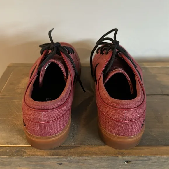 Nike Men's Red ZOOM AIR-  Canvas SneakersSize 9.5