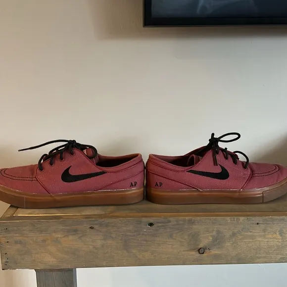 Nike Men's Red ZOOM AIR-  Canvas SneakersSize 9.5